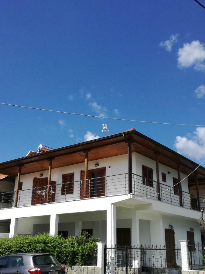 A. Studios Asproválta Luaran gambar